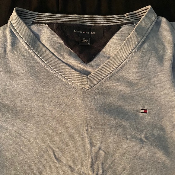 Assorted sweaters - Picture 3 of 7